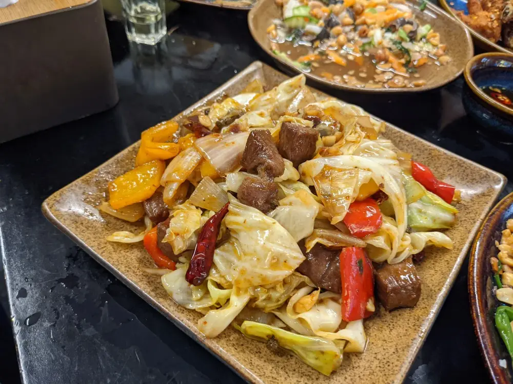 Bò xào bắp cải ớt cay