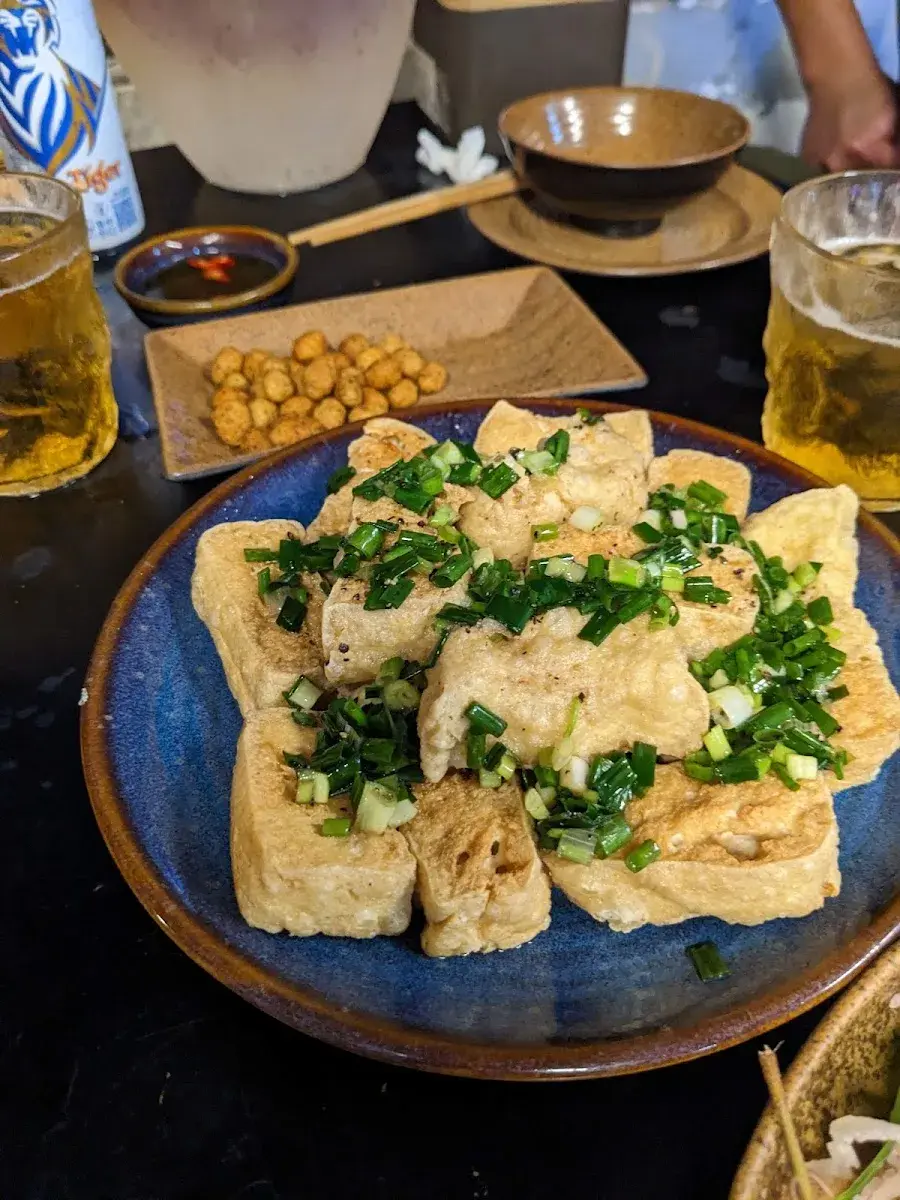 Đậu rán vàng rắc hành lá