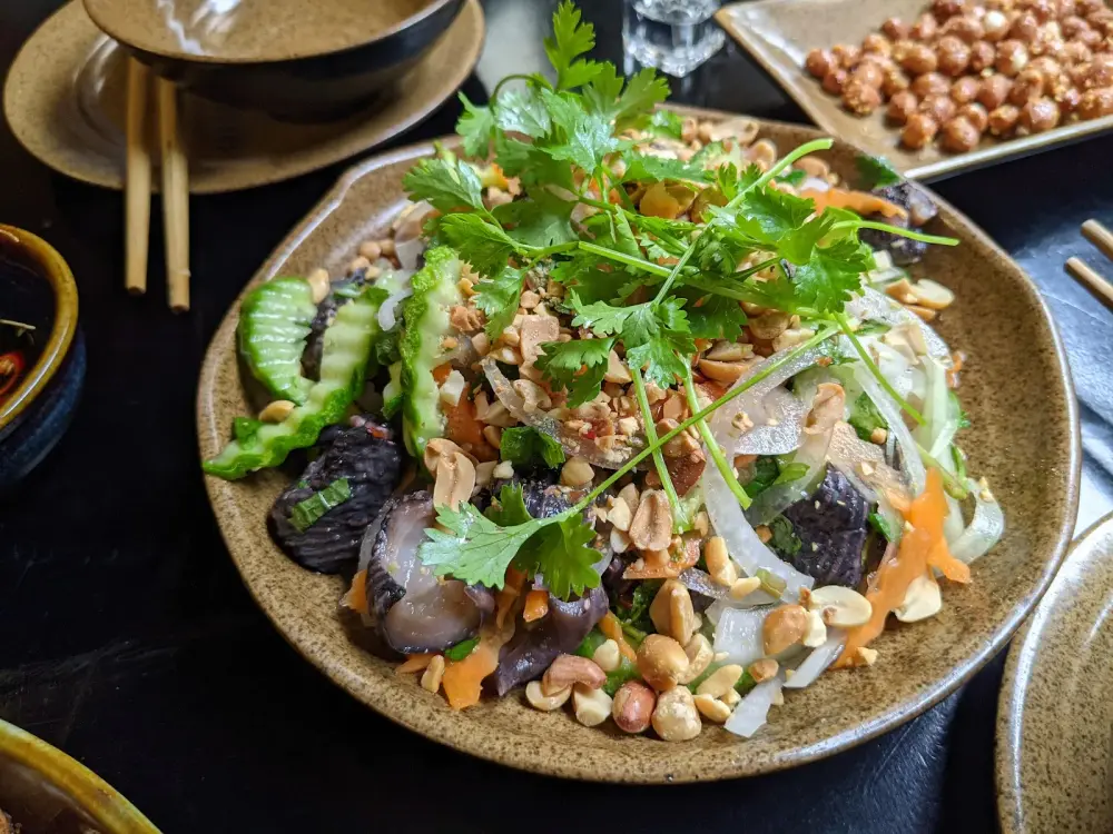 Nộm thập cẩm giòn trộn lạc rau thơm